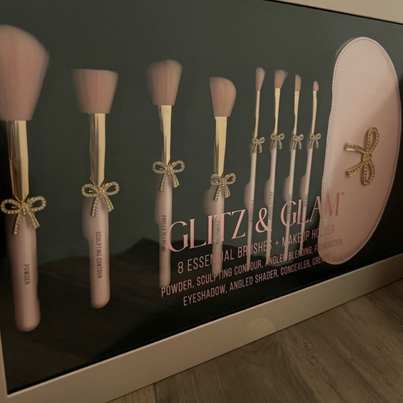 NEW Home Goods TjMaxx Christmas Glitz & Glam Pink Bow Makeup Bag & Brush Set - Picture 5 of 6